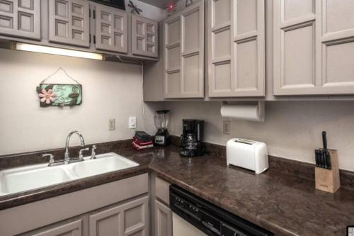 Coronado, Cabin at Ruidoso, with Forest View Coronado, Cabin at Ruidoso, with Forest View