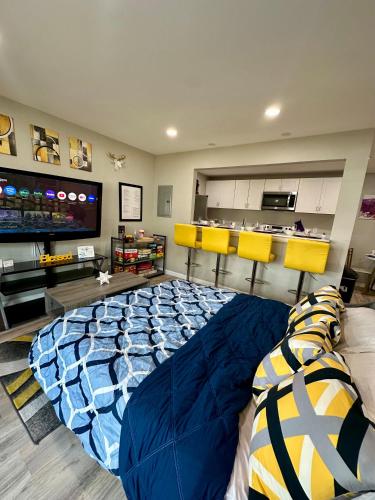 Games Haven with Crib Mins from AT&T, Sixflags, UTA, GlobeLife, AmericanAirlinesCenter detail
