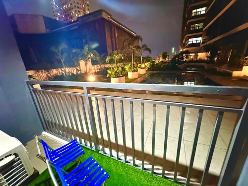Luxury Condo with balcony on amenity floor, easy access to pool, Sky Garden, Working Lounge and Gym in Makati 7F, Manila (fotografie 4)
