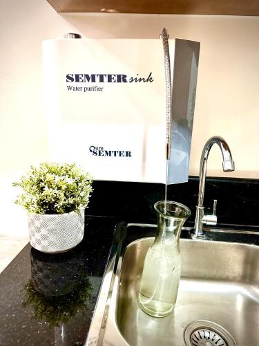 Luxury Condo with balcony on amenity floor, easy access to pool, Sky Garden, Working Lounge and Gym in Makati 7F, Manila (fotografie 8)