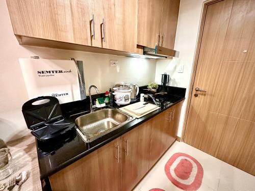 Luxury Condo with balcony on amenity floor, easy access to pool, Sky Garden, Working Lounge and Gym in Makati 7F, Manila (fotografie 10)