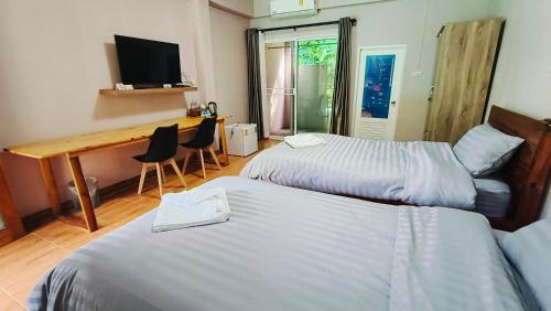 2 twin beds