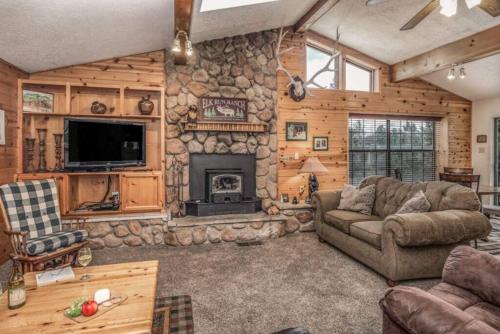 Hughes, Cabin at Ruidoso, with Forest View thumb 2