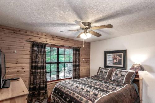 Hughes, Cabin at Ruidoso, with Forest View thumb 3