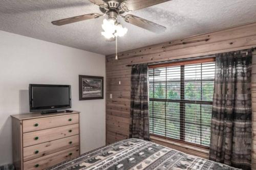 Hughes, Cabin at Ruidoso, with Forest View thumb 4