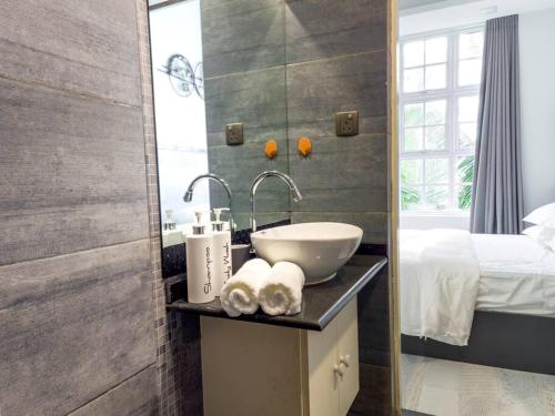 Cozy 1BR apartment by beach - partial ocean view Cozy 1BR apartment by beach - partial ocean view