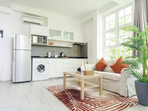 Cozy 1BR apartment by beach - partial ocean view Cozy 1BR apartment by beach - partial ocean view