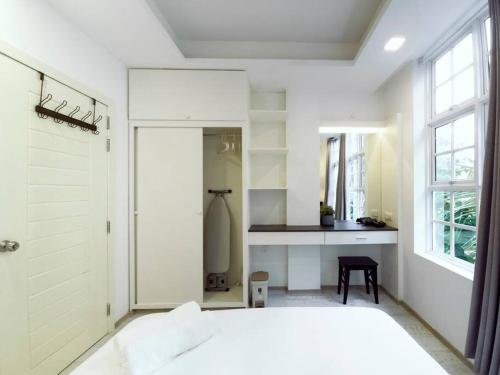 Cozy 1BR apartment by beach - partial ocean view Cozy 1BR apartment by beach - partial ocean view