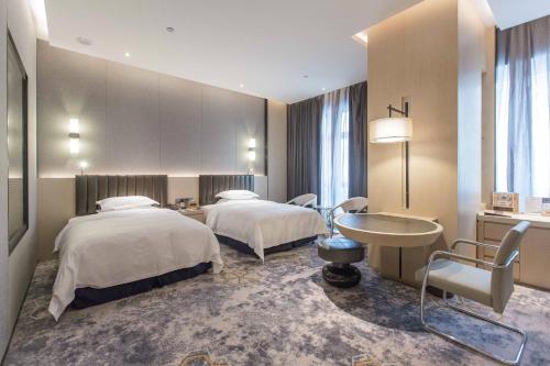 Executive Twin Room with City View - Non Smoking