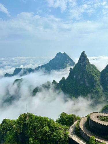 Only waiting for you-Tianmen mountαin-English reception-Scenic guide Only waiting for you-Tianmen mountαin-English reception-Scenic guide
