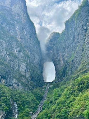Only waiting for you-Tianmen mountαin-English reception-Scenic guide Only waiting for you-Tianmen mountαin-English reception-Scenic guide