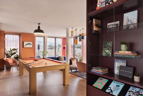 Stay KooooK Geneva City - Online Check In, Genf (Foto 10)