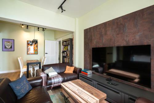 Urban Charm & Comfort - Chic 2BD in Prime Location by Flat Mаnager, Sofia (Foto 6)