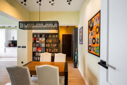 Urban Charm & Comfort - Chic 2BD in Prime Location by Flat Mаnager, Sofia (Foto 7)