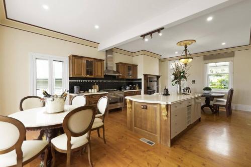 Beautiful Federation Residence for 16 Guests great for wedding functions in Labertouche