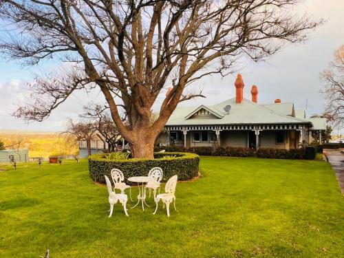 . Beautiful Federation Residence for 16 Guests great for wedding functions