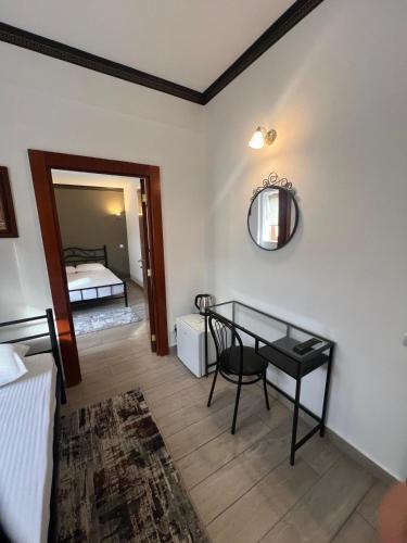 Hotel Reina Room Type - Deluxe Twin Room