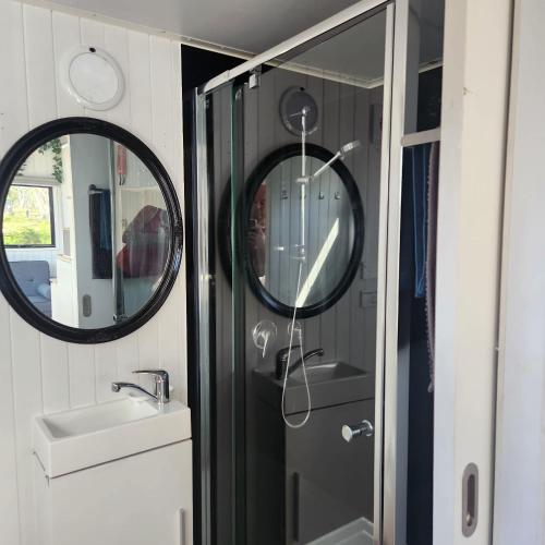 淋浴間, Northern Grampians Hideaway by Tiny Away in 格萊諾基(VIC)