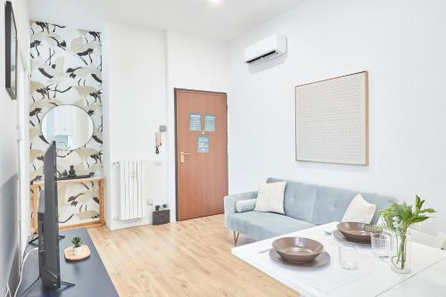 Spacious flat close to Fondazione Prada & Metro - image 10