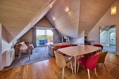 Family Apartment with Terrace and Sea View image 4