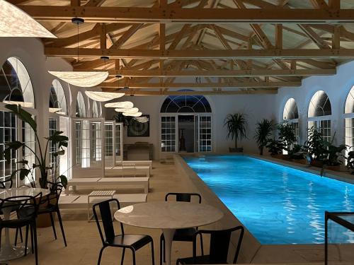 Peldbaseins, Secret d'Uzès - Le Loft - Avec piscine chauffée (Secret d'Uzes - Le Loft - Avec piscine chauffee) in Aubussargues
