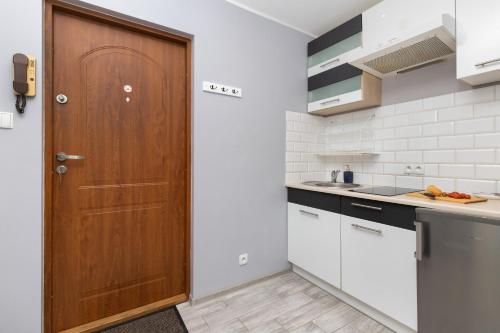 Apartment Dworska Close to the Beach by Noclegi Renters - image 5