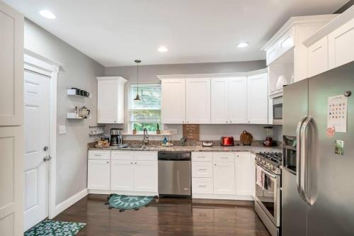Eden Park House, 4 sleeping rooms, free parking! in Dayton, USA