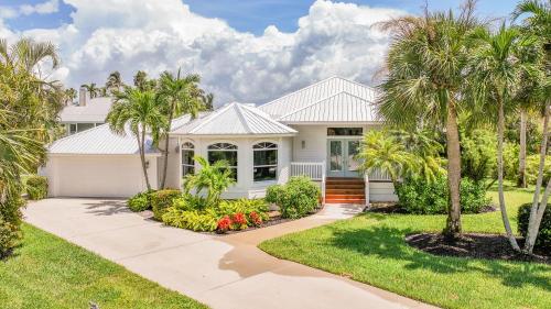 Three-Bedroom Holiday Home 