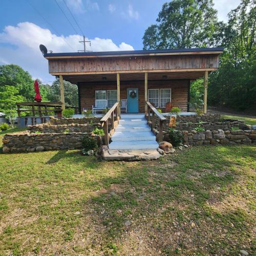 Unique Country Cabin Meets Farmhouse Modern!!! in Mena, USA