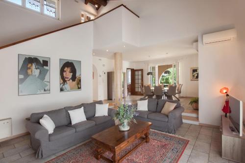 Villa Gasco With Pool - Accommodation - Laziše