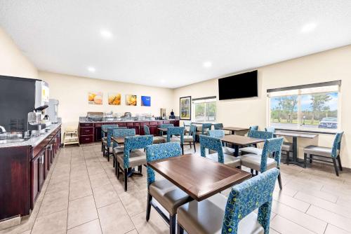 Comfort Inn & Suites Pueblo - image 12