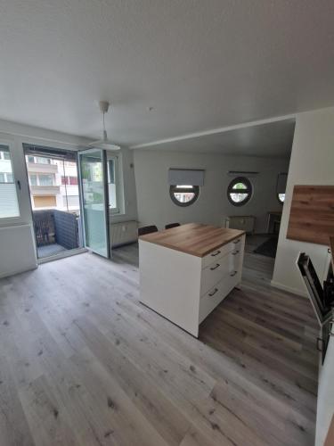 Zentrale Lage in der Nähe von der Uni ,Neumarkt und Köln Messe nur 5 Stationen, Colonia (foto 6)