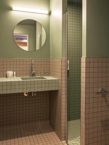 Superior Double Room image 6