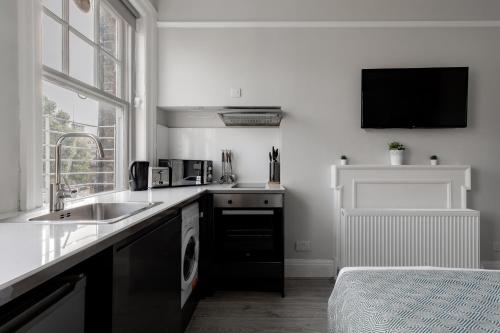 Apartments in the Heart of High Street Kensington - image 6