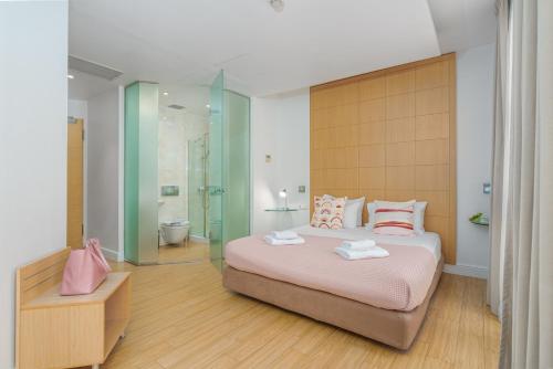 Double Room image 4