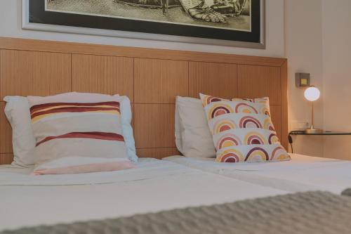 Standard Twin Room image 4