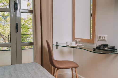 Standard Twin Room image 2