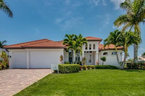 Villa Destiny by CoralVilla -spacious & modern, canal, pool & spa image