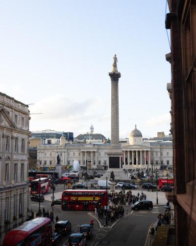 Spacious two-bed apartment 100m from Trafalgar sqr 4