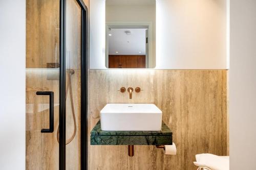 Covent Garden 2 bed 2 bath duplex - image 5