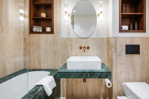Covent Garden 2 bed 2 bath duplex - image 3