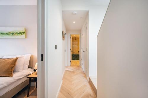 Covent Garden 2 bed 2 bath duplex - image 4