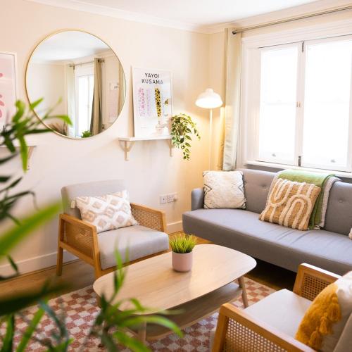 City Centre Hideaway 100m from Trafalgar Square, London