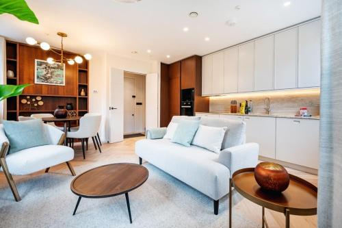 Two Bed Duplex in Covent Garden - image 11