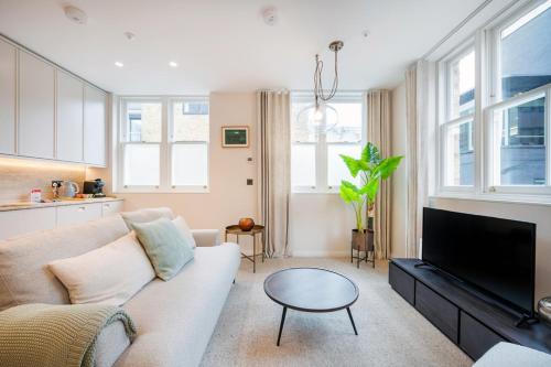Two Bed Duplex in Covent Garden - image 7