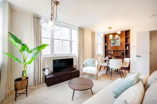 Two Bed Duplex in Covent Garden - image 3