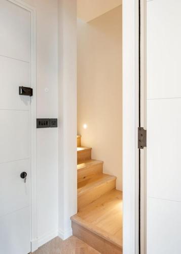Two Bed Duplex in Covent Garden - image 10