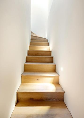 Two Bed Duplex in Covent Garden - image 13