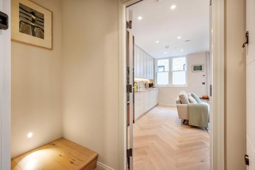 Two Bed Duplex in Covent Garden - image 14