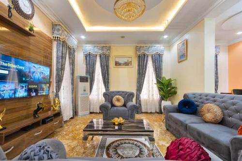 DY Gold Apartment in Olowora